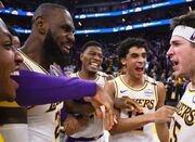 لیگ NBA| پیروزی لیکرز و شکست بوستون در روز کریسمس - اکونیوز