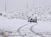 بارش برف در برخی محورهای چهارمحال‌ و بختیاری آغاز شد - اکونیوز