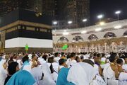 پایین پریدن یکی از زائران حج عمره از مسجدالحرام+ فیلم - اکونیوز