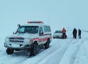 امدادرسانی به خودروهای گرفتار در برف و کولاک محور مهاباد - ب... -