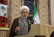امام‌جمعه شیراز: ملت ایران زیر فشار و تهدید از مسیر خود عقب‌... -