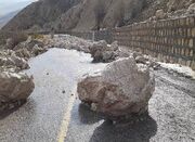 خطر ریزش سنگ و سقوط بهمن در راه های کوهستانی مازندران  - اکونیوز