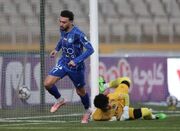 کیفیت نامطلوب چمن و احساسی شدن بازیکن استقلال در باد شدید! - اکون