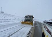 تردد روان در گردنه هیراد بروجرد با وجود بارش شدید برف - اکونیوز