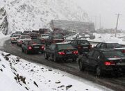 بارش برف و باران در محورهای مواصلاتی قزوین - اکونیوز