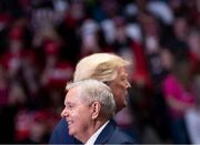 رقیبِ سرسخت، چگونه نزدیک‌ترین مشاور ترامپ شد؟ - اکونیوز