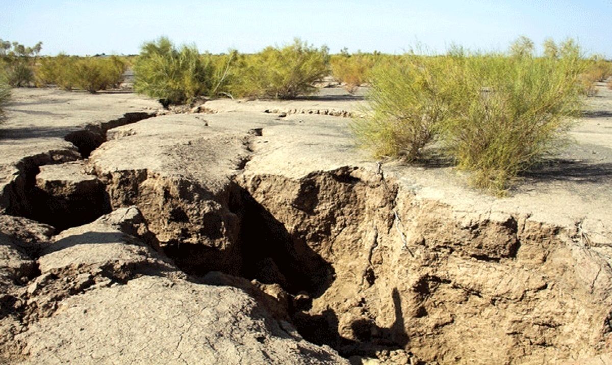 از ترکهای عمیق دشت «مهیار» تا خانهها و خیابانهای نصف جهان | فرونشست جدیتر شد