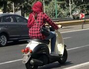 واکنش روزنامه اصولگرا به قانونی‌شدن اعطای گواهینامه موتورسیکلت به زنان/ این یک قدم مثبت دولت است