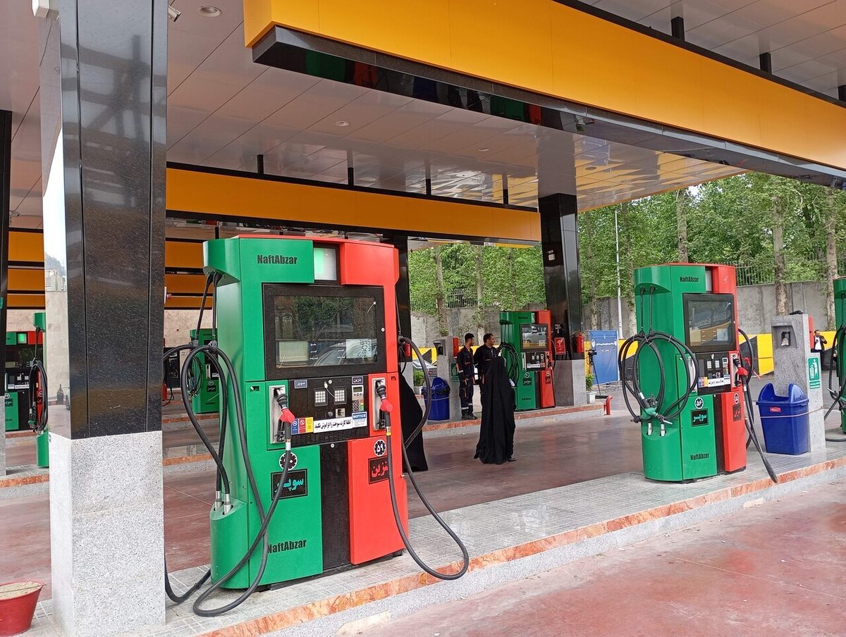 فیلم/ خریداران در دام کلاهبرداری؛ ماجرای مکملهای تقلبی در جایگاههای سوخت چیست؟