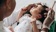 یک باور غلط، یک عمر پشیمانی / این کار رایج والدین، نوزاد را دچار فلج مغزی می‌کند