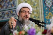 امام جمعه تبریز: نیروی انتظامی و بسیج تا امروز بدون اسلحه در مقابل اغتشاشگران ایستاده‌اند
