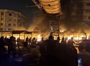 روایت فارس از اتفاقات شب گذشته در ایران: در بیجار فرمانداری به آتش کشیده شد / در اصفهان و کرمانشاه ۴ نفر به شهادت رسیدند / در مشهد ۵ نفر کشته شدند / در کیش و گلستان به دفاتر صدا و سیما حمله شد