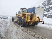 بارش برف سنگین در گردنه‌ کوهستانی حیران / ممنوعیت تردد تریلر