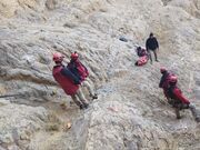 آتش‌نشانی: پیکر فردی مفقود پس از ۱۴ ساعت جست‌وجو در کوه‌های خمینی‌شهر پیدا شد