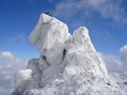 ریزش بهمن در الوند؛ ۴ کوهنورد مفقود شدند / استانداری همدان: عملیات جست‌و‌جو به دلیل کولاک و سرمای شدید با کندی ادامه دارد