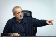 پزشکیان: مایه تأسف است افرادی که با هدف صیانت از منافع ملی در حال انجام وظیفه هستند، با برچسب خیانت یا وطن‌فروشی مواجه شوند