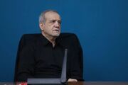 پزشکیان در جلسه ستاد برگزاری آیین تشییع رهبر شهید: صرفاً شرکت در محل اصلی مراسم معیار ادای احترام نیست، تمامی کسانی که در مسیرها، خیابان‌ها و پهنه‌های پیرامونی حضور می‌یابند، بخشی از این اجتماع بزرگ ملی هستند/ کودکان، سالمندان و بیماران زمینه‌ای، ملاحظات ایمنی و بهداشتی را مدنظر قرار دهند/ همه دستگاه‌های مسئول باید شرایطی فراهم کنند که مردم با اطمینان خاطر در این مراسم حضور یابند