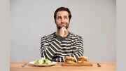 اگر کلسترول خونتان بالاست، چه غذاهایی باید بخورید؟