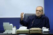زمانی که دولت را تحویل گرفتیم، با قطعی آب، گاز و برق مواجه بودیم؛ اعلام شده بود که ذخایر انرژی کشور فقط تا آبان کفاف می‌دهد/ تحریم یک واقعیت است/ همسایگان ما کمک کردند که عده‌ای وارد کشور نشوند که باعث اغتشاش شود/ اگر [اصلاحات اقتصادی] انجام نمی‌شد و جنگ آغاز می‌شد، قحطی در بازار قطعی بود/ هر بار که می‌خواهیم به مسائل ورود کنیم، می‌گویند الان دست نزنید، چون صدا بلند می‌شود