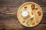 آیا روغن بادام واقعاً می‌تواند سیاهی دور چشم را کاهش دهد؟ متخصص پوست توضیح می‌دهد