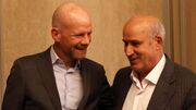 انتقاد شدید یک روزنامه از تاج؛ می خواهند با خفت و خواری راهی آمریکا شوند