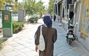 گزارش روزنامه اعتماد از بيكاري، بدهي و تلاش ۶ زن براي بازگشت به زندگي پس از جنگ / مشتری‌های آرایشگاهم بعد از جنگ کم شد