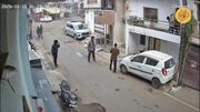 لحظه هولناک حمله گاو نر به مرد سالخورده