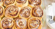 طرز تهیه رول کدو حلوایی با خمیر هزارلا و سس مخصوص