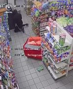 سرقت دستگاه خودپرداز یک فروشگاه با خودرو سرقتی