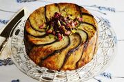ته‌چین غوره بادمجان؛ خوشمزه‌ترین پلو مخلوط تابستانی