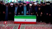 اقامه نماز بر پیکر مطهر رهبر شهید به امامت فرزند ارشد ایشان
