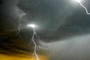رگبار و رعدوبرق در ۱۵ استان/ باد شدید و گردوخاک در این مناطق