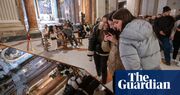 ‘I’m just here for the selfie’: the mirror reflecting Rome’s TikTok visitor boom