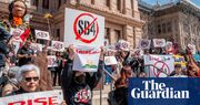 US supreme court extends block on Texas police migrant law