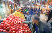 یلدای ارزان در بازار میوه و تره‌بار