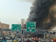 آتش‌سوزی مهیب در بازار جنت تهران + عکس | محل حادثه یک سوله ۲ هزار متری است | آتش نشانی: آتش‌سوزی بسیار گسترده است