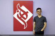 علی شادمان «غروب مامان» را می‌خواند