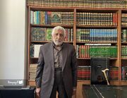 مردی که با کتاب پیر شد