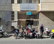 یک روز در صف‌ طولانی کارگران در اداره کار/ چندماه دوندگی برای چندرغاز بیمه بیکاری!