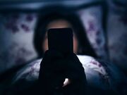 نگرانی‌ از عوارض نور آبی موبایل چقدر جدی است؟