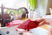 این مواد غذایی را در سینک نشویید