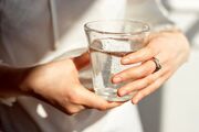 اگر استرس بی‌دلیل دارید، شاید فقط بدن‌تان تشنه است