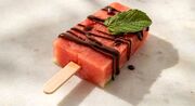 طرز تهیه بستنی هندوانه ای با بطری پلاستیکی
