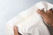 چطوری لکه زرد عرق را از روی لباس پاک کنیم؟