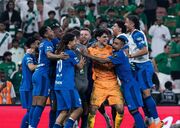 درگیری جنجالی در بازی الهلال - الغرافه با دو اخراجی (ویدیو)