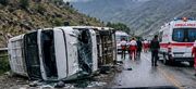 واژگونی مینی‌بوس در محور پاوه ـ نوسود؛ ۱۶ نفر مصدوم شدند