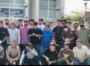 ادامه تجمع جوانان جویای کار شهر حُر مقابل کشت و صنعت هفت تپه