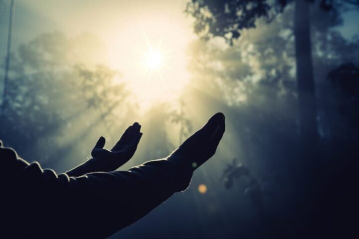 آیت‌الله حائری شیرازی: جمعه فرصتی برای شارژ معنوی است
