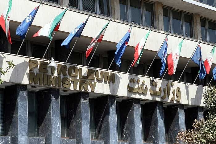 با حکم رئیس‌جمهور حمید بورد سرپرست وزارت نفت شد