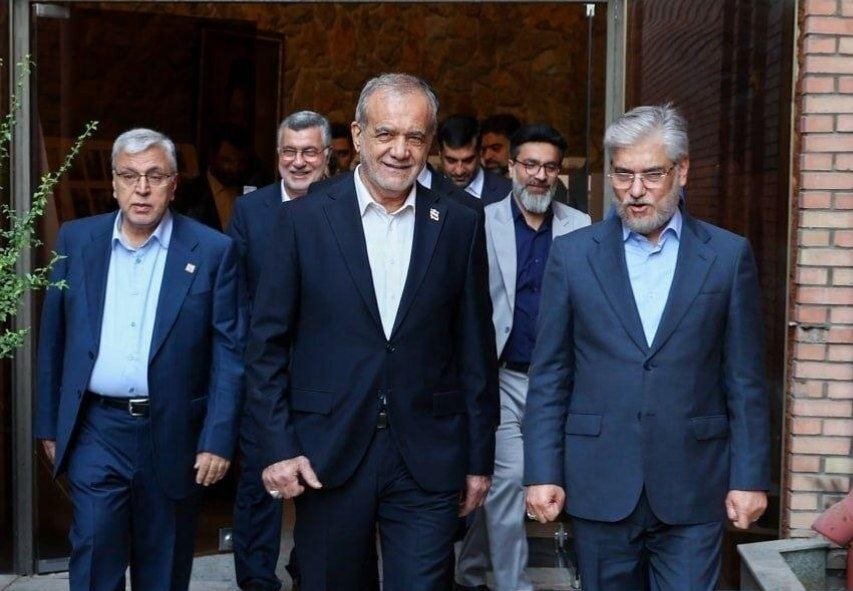 پزشکیان: خروج از بن‌بست فعلی در گرو همکاری دانشگاهیان است
